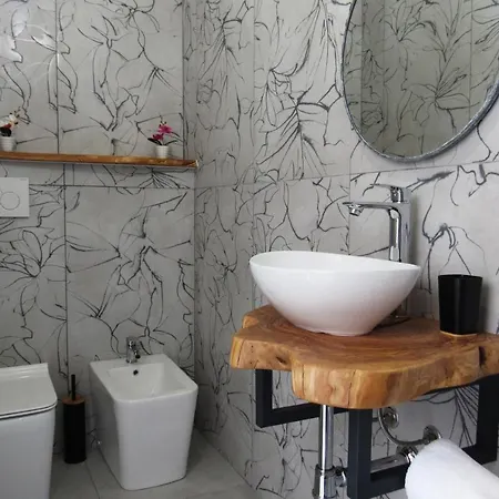 Broom House 3*