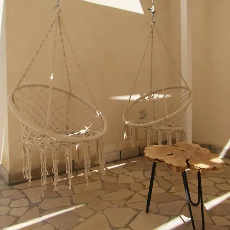 Broom House * San Foca