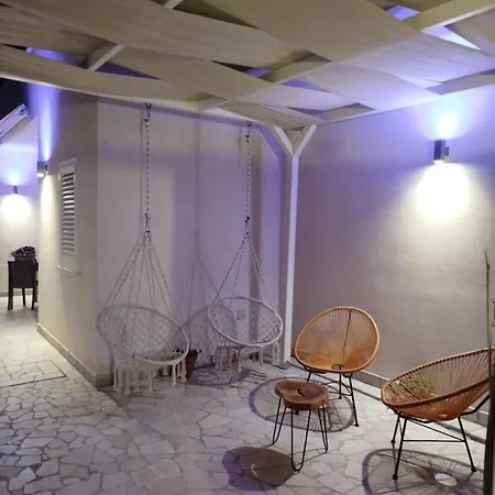 Πανσιόν Broom House San Foca