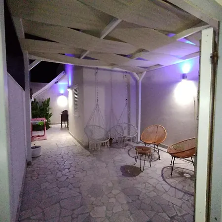 Broom House 4*