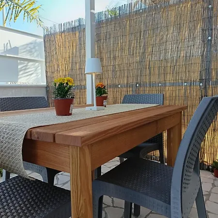 Broom House 4*
