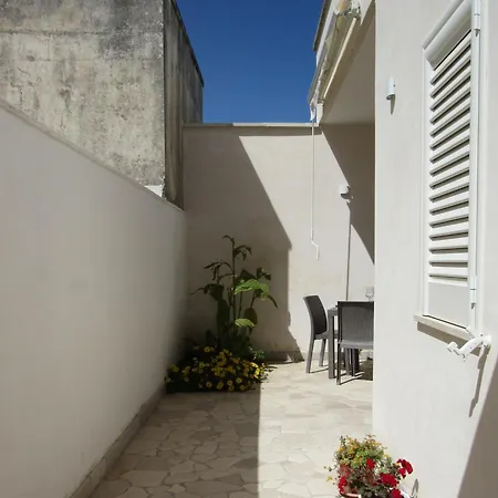 Broom House Guest house San Foca