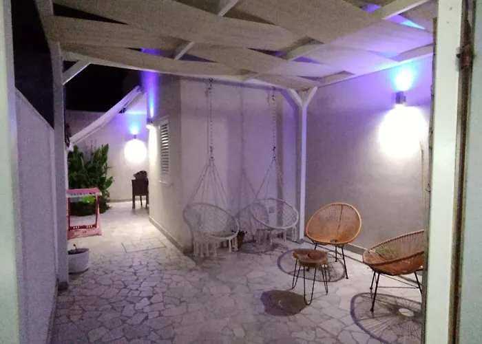 Broom House 3*